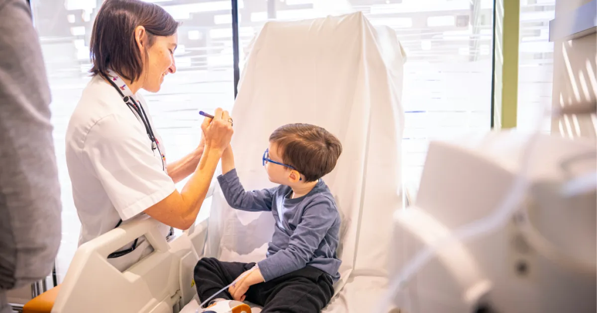 A patient from the Clinical Research Unit with a health professional A patient from the Clinical Research Unit with a health professional