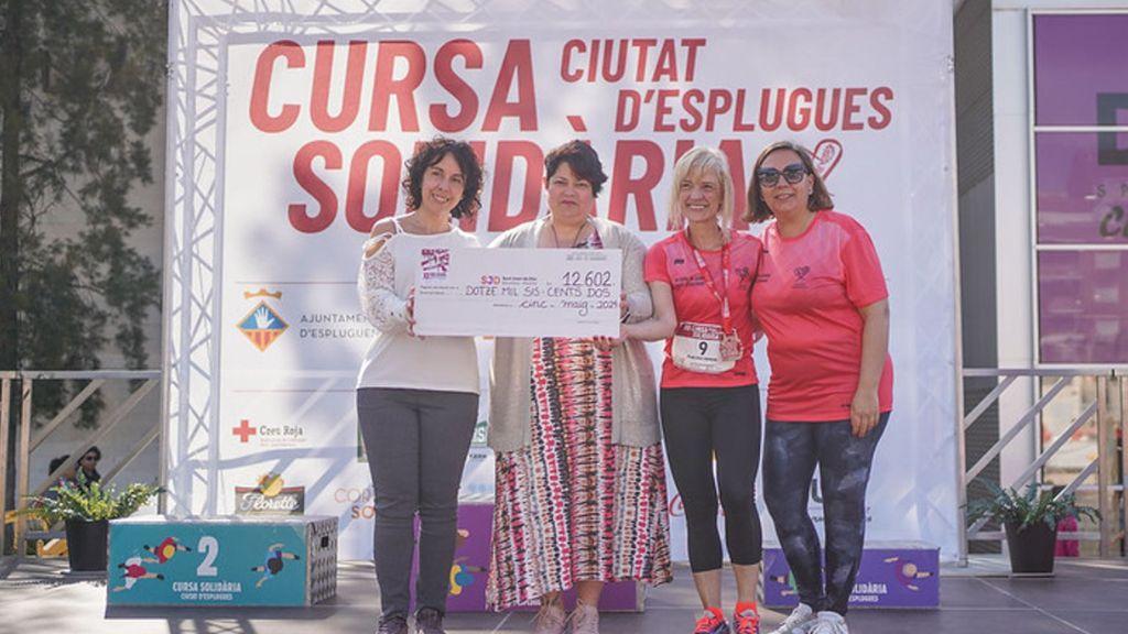 Entrega del xec Cursa Solidària Ciutat d'Esplugues