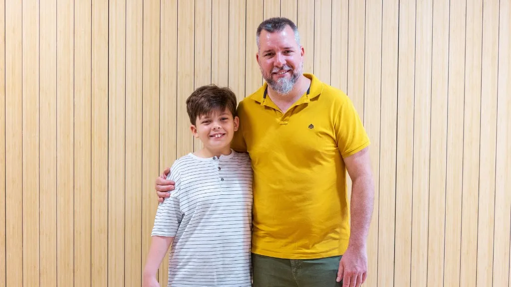 Santiago, with his father Iván, in an area of the SJD Barcelona Children's Hospital Santiago, with his father Iván, in an area of the SJD Barcelona Children's Hospital