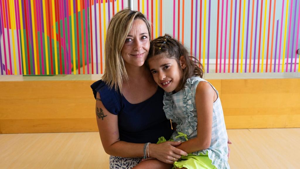 Begoña and her daughter Mara, a patient with Pitt-Hopkins syndrome.