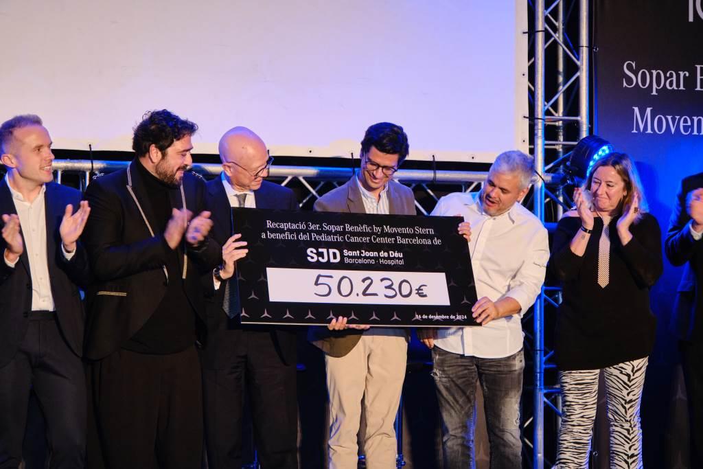 imagen entrega cheque Nit solidària Movento Stern 2024