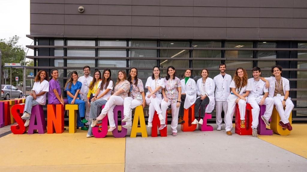 Foto grupal de residentes de 2024 del Hospital Sant Joan de Déu Barcelona