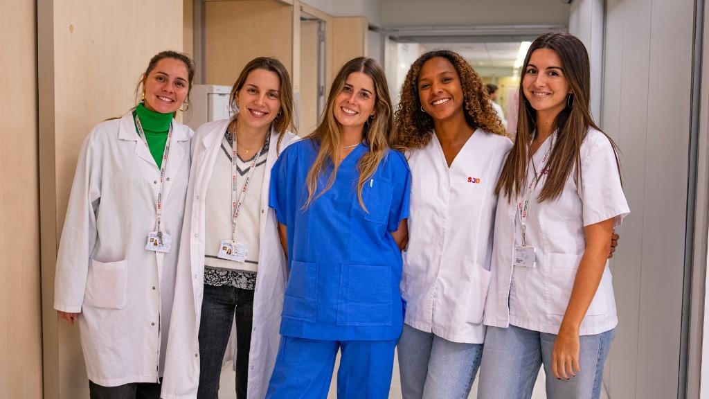 Foto grupal de residents MIR de Ginecologia i Obstetrícia de l'Hospital Sant Joan de Déu Barcelona