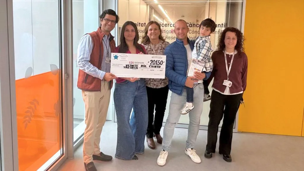 La familia de Marcelo junto a profesionales del Hospital Sant Joan de Déu Barcelona. La familia de Marcelo junto a profesionales del Hospital Sant Joan de Déu Barcelona.