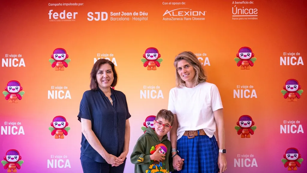 Encarna Guillén y Luisa Martínez y su hijo Mateo - Hospital Sant Joan de Déu Barcelona Encarna Guillén y Luisa Martínez y su hijo Mateo - Hospital Sant Joan de Déu Barcelona