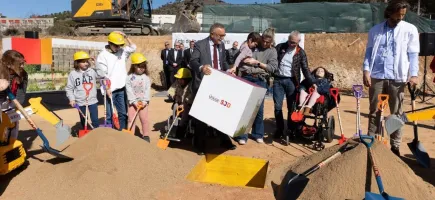 Momento del acto de primera piedra del edificio Únicas SJD Momento del acto de primera piedra del edificio Únicas SJD