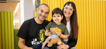 Lihuén, a child operated on for lingual sarcoma, and his parents Lihuén, a child operated on for lingual sarcoma, and his parents