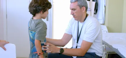 Dr. Alejandro Peiró with a paediatric patient wearing a brace Dr. Alejandro Peiró with a paediatric patient wearing a brace