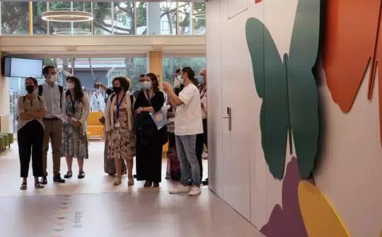 Visit by congress members to the SJD Pediatric Cancer Center Barcelona