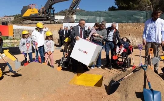 Momento del acto de primera piedra del edificio Únicas SJD Momento del acto de primera piedra del edificio Únicas SJD