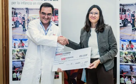 Entrega becas Bombers Amb Causa 2025 Entrega becas Bombers Amb Causa 2025