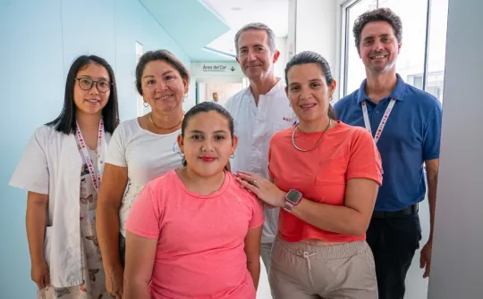 Mariangel, su familia y profesionales del SJD Barcelona Children's Hospital Mariangel, su familia y profesionales del SJD Barcelona Children's Hospital
