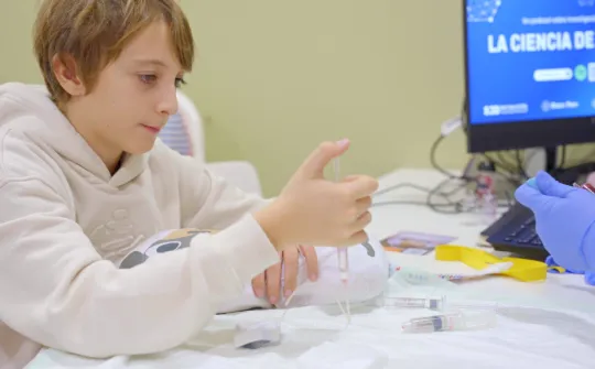 Un paciente utilizando el programa Aprend-HEMOS programa Aprend-HEMOS coagulopatías congénitas sant joan de déu