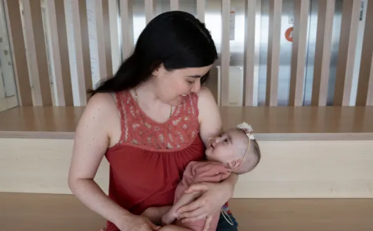 Vanesa and Lucía, who has had surgery for a diaphragmatic hernia Testimonial on diaphragmatic hernia in Colombia
