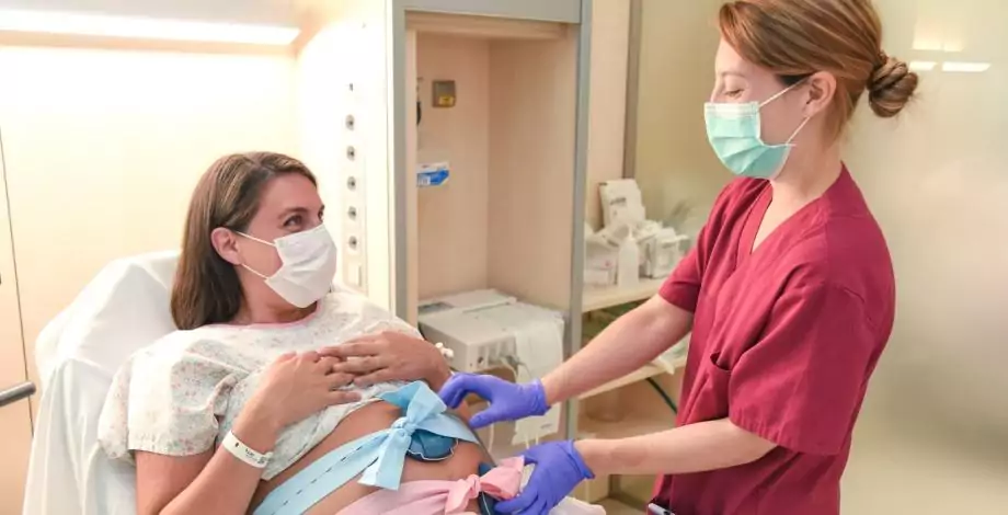 Paciente embarazada atendida en el área de medicina materno fetal del Hospital Sant Joan de Déu Barcelona