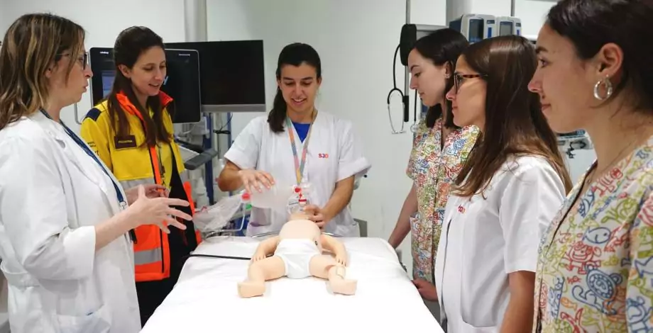 Profesionales durante una formación simulada en el Hospital Sant Joan de Déu Barcelona